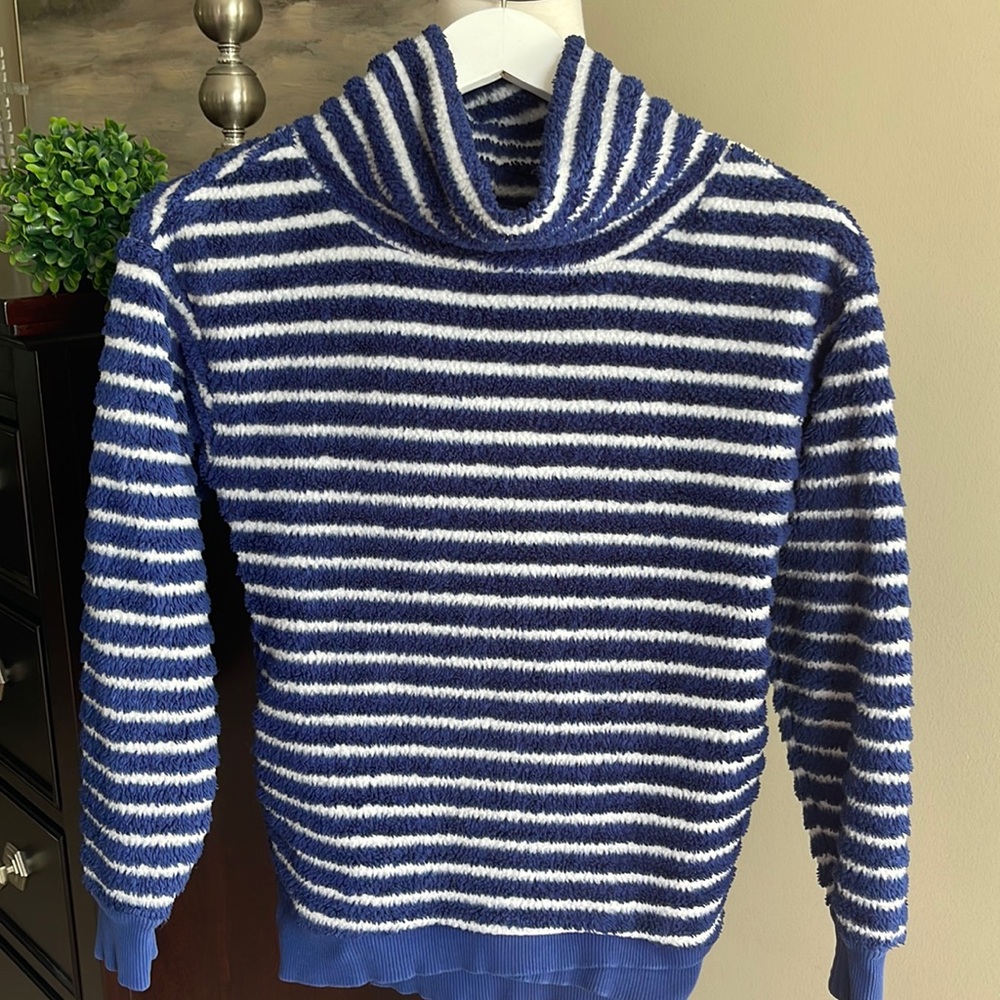 Tea collection girls size 10 Sherpa pullover